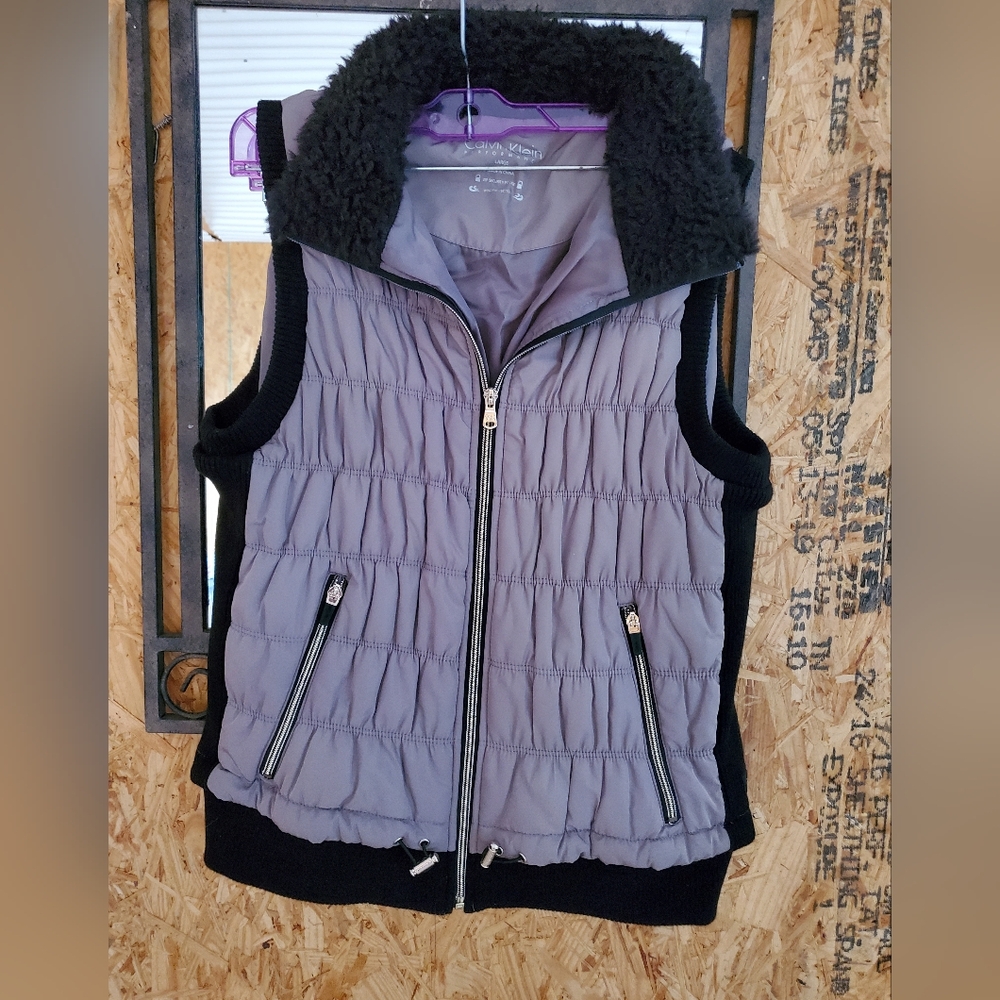 Zipp up vest